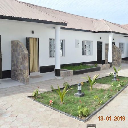 Sukuta Nema Guest House Banjul Exterior photo