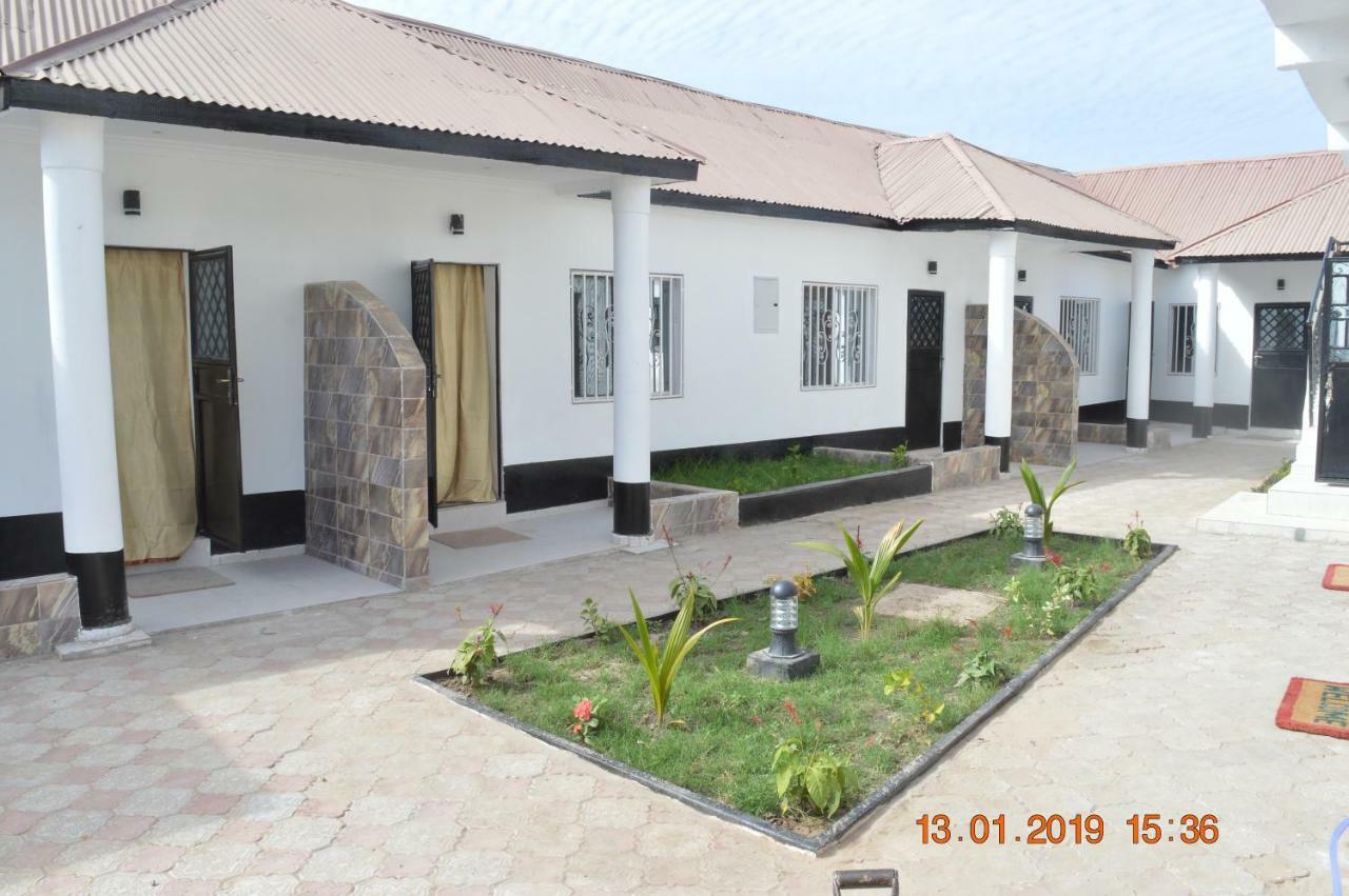 Sukuta Nema Guest House Banjul Exterior photo