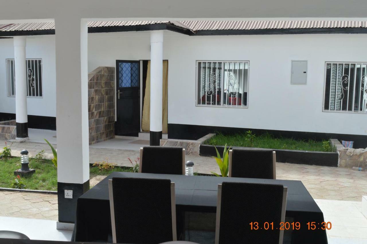 Sukuta Nema Guest House Banjul Exterior photo